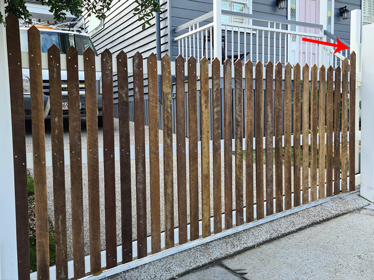 Sliding gate using slide guide setup