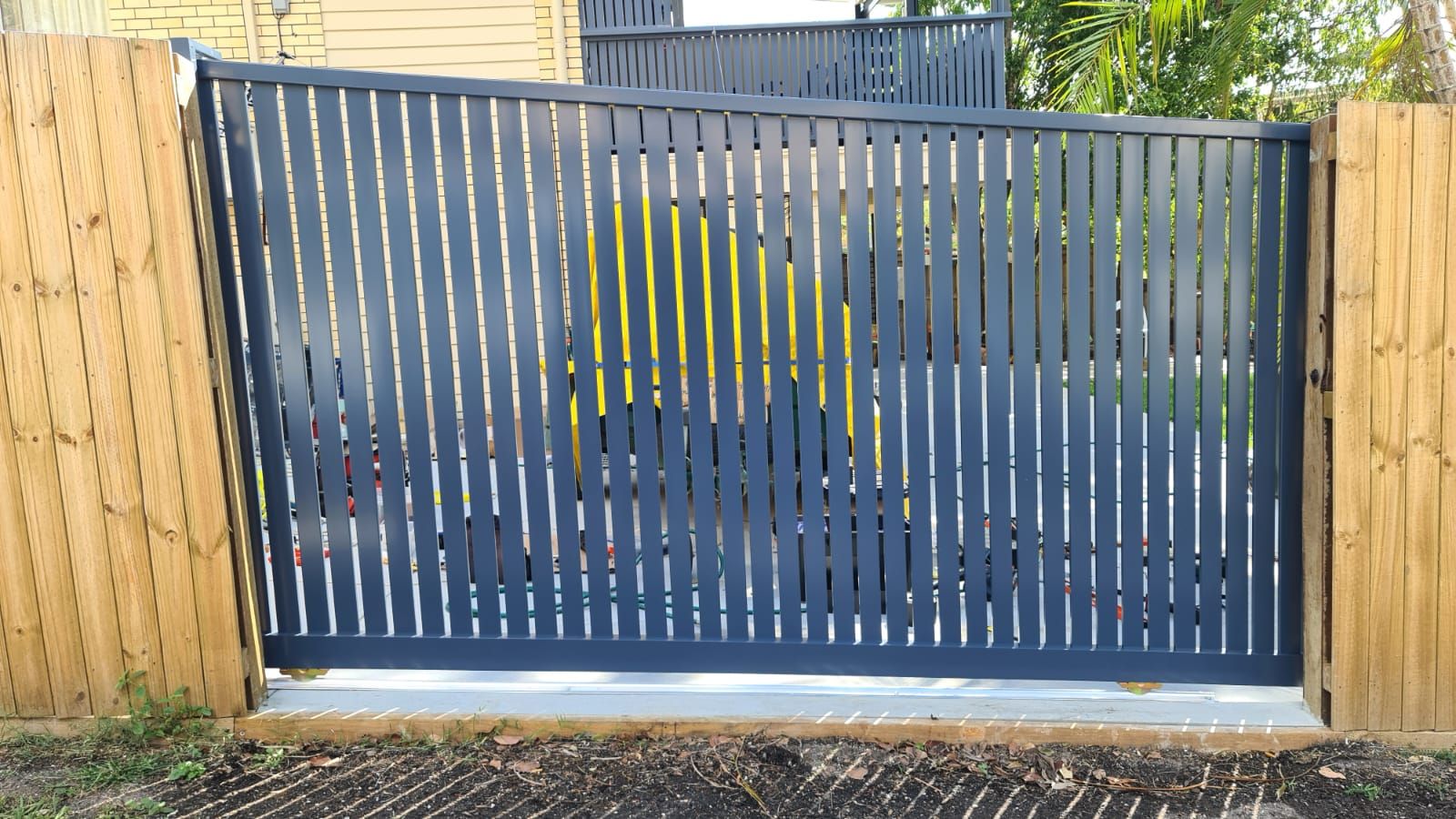 driveway gate on a fall, sliding gate, driveway gate, front gate, driveway gates brisbane