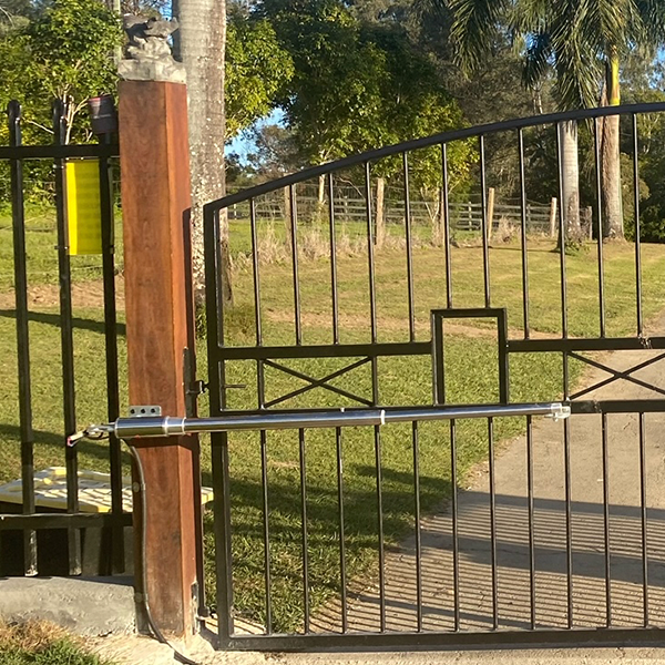 driveway swinging gates